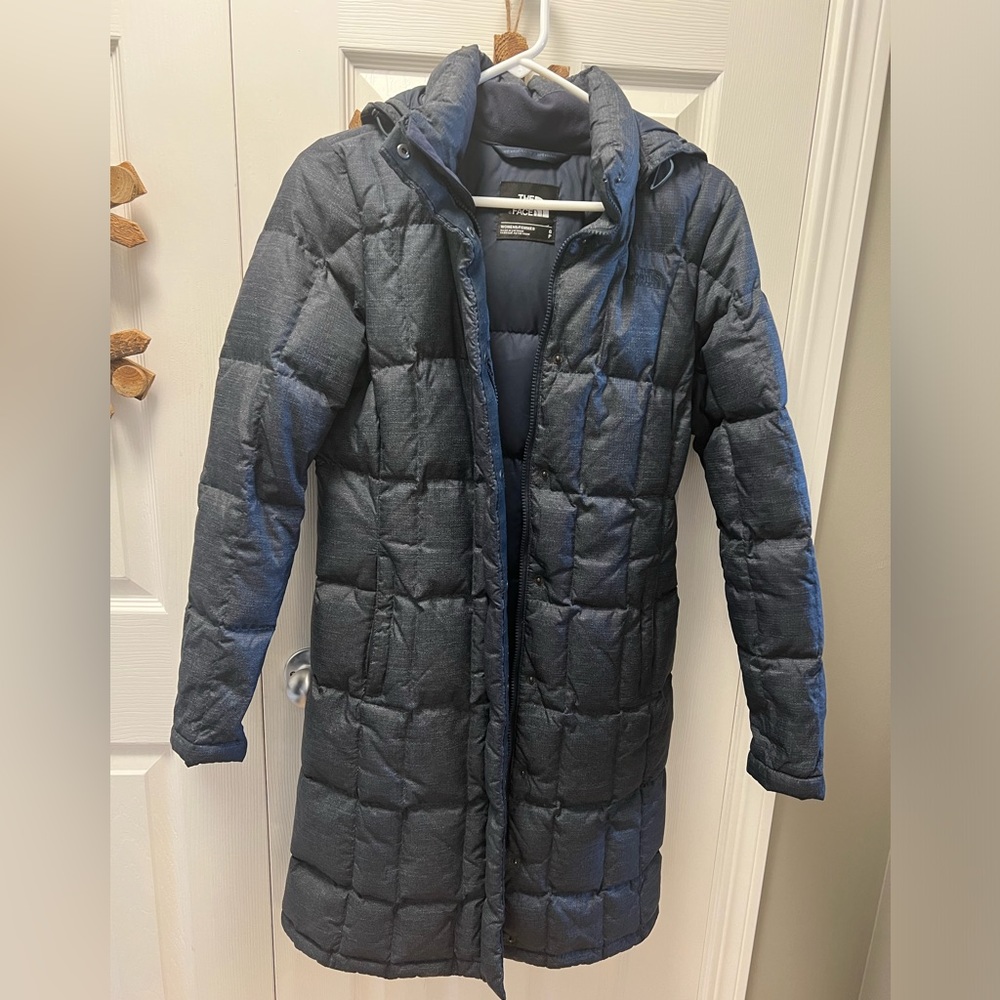 The North Face. down puffer jacket. Women’s size Small. Blue